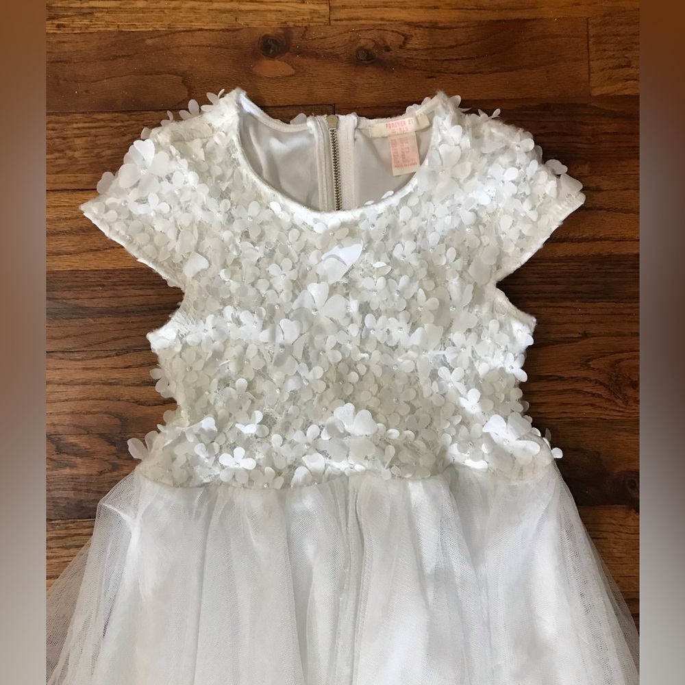 Cute Forever 21 Girls White Eyelet Lace Dress 
Occasion
Flower Girl Wedding